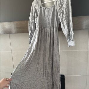 Elegant Gray Long-Sleeve Dress